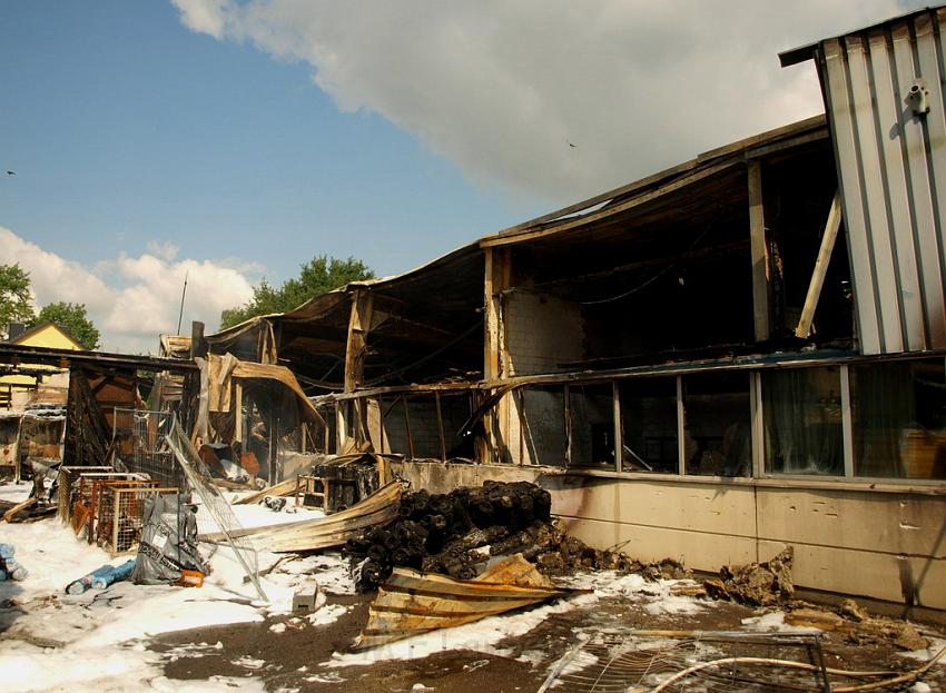 Feuer Halle Siegburg Gewerbegebiet Zange P110.JPG